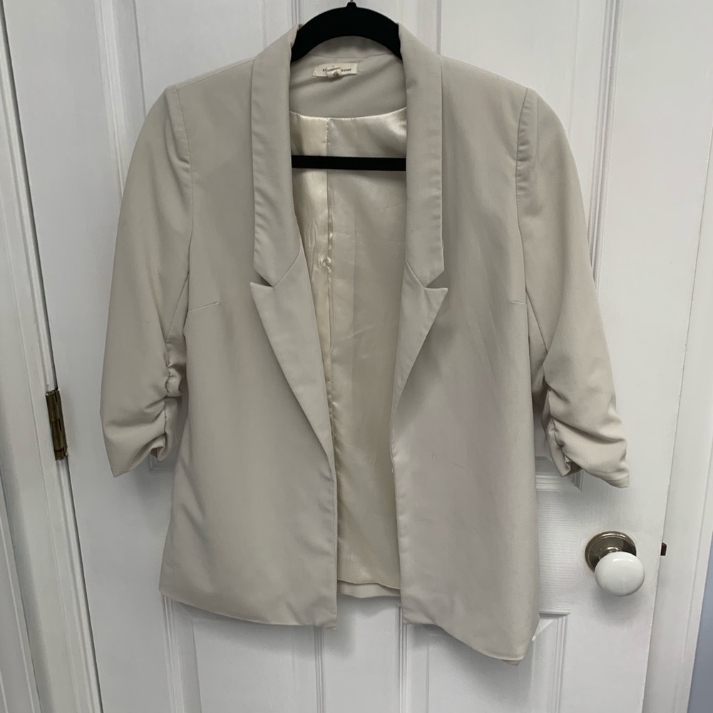 EUC 3quarter sleeve jacket/blazer
